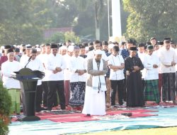 Pj Gubernur Safrizal Salat Idulfitri Bersama Masyarakat, Ajak Maknai Hari Kemenangan dengan Syukur dan Saling Memaafkan