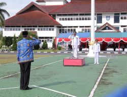 Safrizal ZA  Menjadi Inspektur Dalam Upacara Peringatan Hari Otda ke-XXVIII di Lapangan Kantor Gubernur Kep. Babel