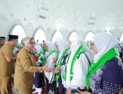Lepas 281 CJH Pangkalpinang, Pj Wali Kota Lusje Berpesan Jaga Kesehatan