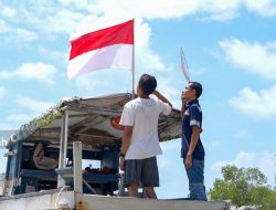 Sambut HUT ke-79 RI dan Rayakan HUT ke-48, PT Timah Bagikan 480 Lembar Bendera ke Warga