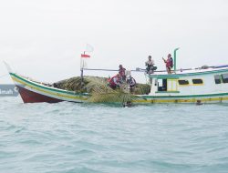 PT Timah Bersama Kelompok Nelayan Batu Kemiri Tenggelamkan Puluhan Rumpon di Kabupaten Bangka Tengah