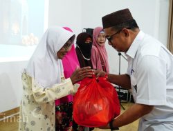 Ramadan Berbagi Keberkahan, PT Timah Bagikan Ratusan Paket Sembako dan Takjil Bagi Masyarakat di Kabupaten Bangka