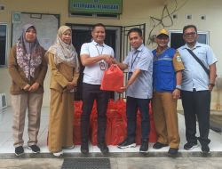 PT Timah Serahkan Bantuan Makanan Cepat Saji Bagi Warga Pangkalpinang Terdampak Banjir