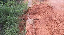 Pembangunan Jalan Lingkungan desa Kurau Diduga Gagal Perencanaan