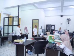 Usai libur Panjang, Plh Sekda Tony Marza Lakukan Pemantauan dan Pemeriksa Kehadiran Pegawai