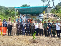 Tingkatkan Perekonomian Masyarakat dan Pelestarian Lingkungan, PT Timah Tanam Ratusan Pohon Produktif di Kabupaten Karimun n̈