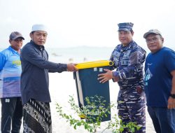 Jaga Keasrian Kawasan Wisata Pantai Batu Tunggal, PT Timah Serahkan Bantuan Alat Kebersihan Untuk Pokdarwis Lingkungan Rambak
