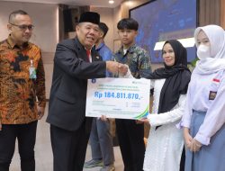 Gubernur Hidayat Arsani Serahkan Paritrana Award Tingkat Provinsi Tahun 2024