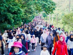 Ribuan Warga Tumpah Ruah di Jalan Sehat “Untuk Merah Putih” Bersama PT Timah di Bangka Barat