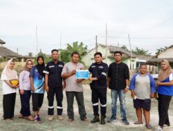 Dukung Peningkatkan Fasilitas Olahraga Masyarakat, PT Timah Serahkan Bantuan Perbaikan Lapangan Voli di Desa Rias