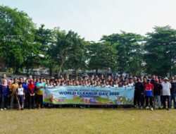 Peringati World Clean Up Day, PT Timah Bersama Pelajar dan Masyarakat Gotong Royong Bersihkan Kawasan Taman Sari