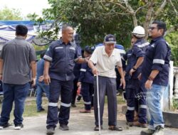 Konsisten Bantu Kesehatan Warga, PT TIMAH Tbk Serahkan Bantuan untuk Lansia di Bangka Barat j