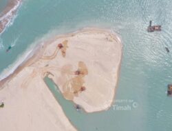 PT TIMAH Tbk Lakukan Pengerukan Muara Air Kantung, Nelayan Berharap Akses Keluar Masuk Kapal Bisa Lancar