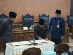 Rapat Paripurna DPRD Dan Bupati Bangka Tengah Resmi Tandatangi Propemperda 2026