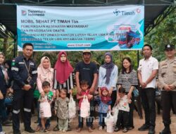 Dukung Penanganan Stunting, PT TIMAH Tbk Serahkan Puluhan Paket Makanan Tambahan untuk Warga Teluk Uma