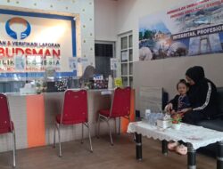 Laporan Tak Kunjung Selesai, Yoan dan Anak Kecilnya Minta Kepastian ke Ombudsman Babel