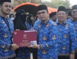 Pemkab Bangka Tengah Gelar Upacara HUT ke-54 Korpri, Bupati Algafry Serahkan Penghargaan ASN