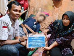 Ringankan Biaya Pengobatan Warga, PT TIMAH Serahkan Bantuan Untuk Satriadi