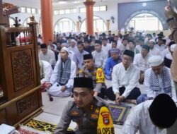 Bupati Bangka Salat Idul Fitri di Masjid Agung Sungailiat, Ajak Warga Pererat Silaturahmi